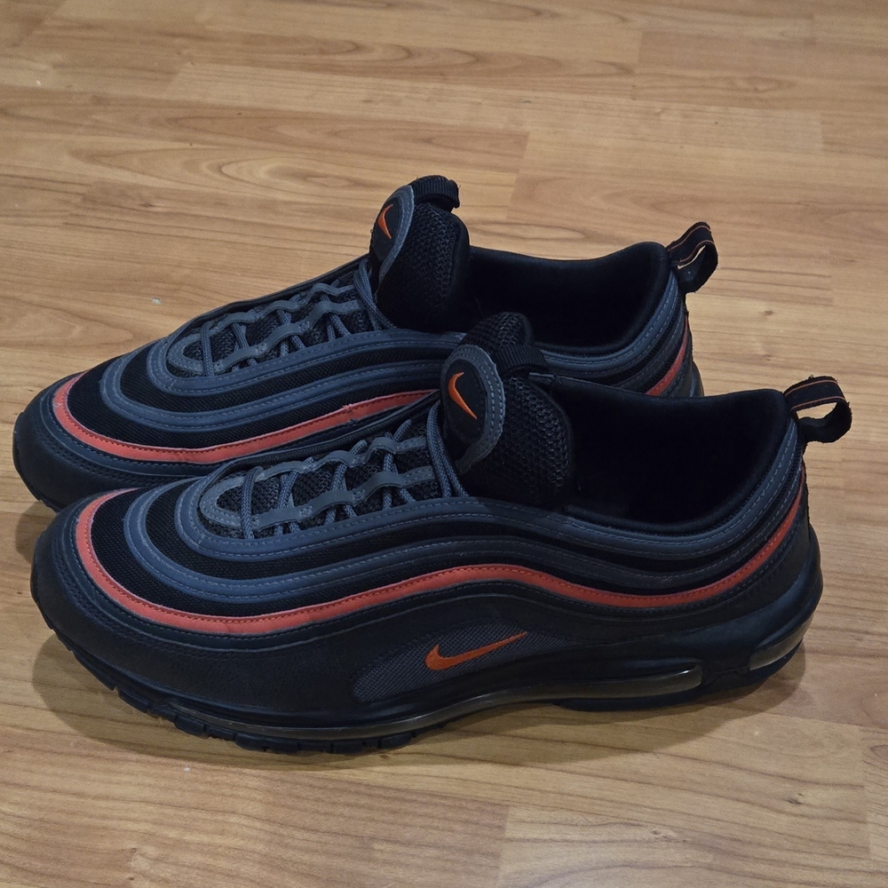 Nike Men's Black and Orange Sneakers